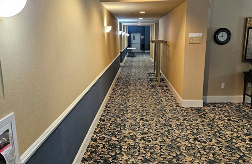 Valley Forge House | Conference Center Hotel Phoenixville with WiFi, AC