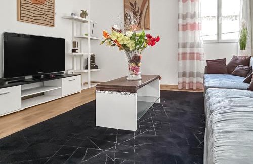 Bruay-la-Buissiere Apartment | Confort & calme à Bruay afin d'explorer le Nord