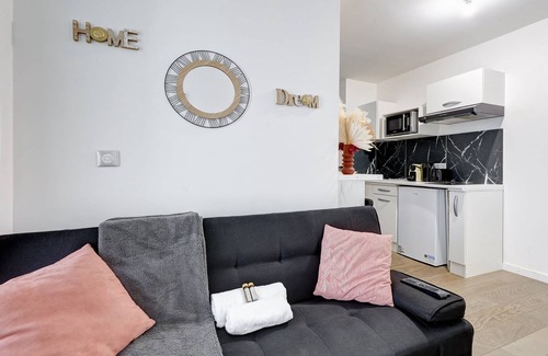 19th Arrondissement Apartment | Confort et style moderne à 2 pas de la Villette