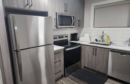 Airdrie Apartment | Confort luxury suite 2 bedrooms 2 beds in Airdrie.