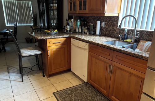 Richmond West House | CONFORTABLE 4-BEDROOM 2 BATH HOME WITH POOL IN THE CENTER OF MIAMI.