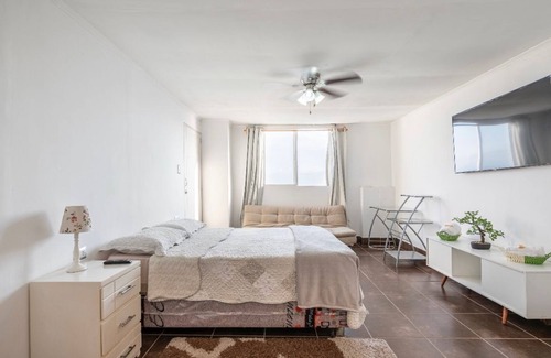 Lima Bed & Breakfast | Confortable Big Bedroom with seaview and Private Bath close to airport .