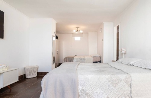 Lima Bed & Breakfast | Confortable Big Bedroom with seaview and Private Bath close to airport .