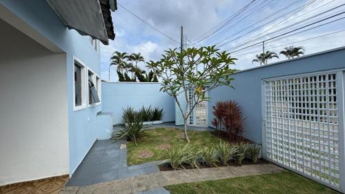 Parque Oasis House | Conforto e Diversão para Toda a Família 50m da Praia - churrasqueira - Sinuca - Jardim - vista lateral para o mar