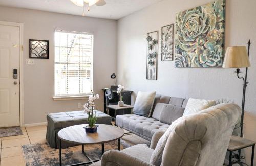 South Arlington Apartment | Congeniality and Comfort. All the essentials with class, 2 nights? 2 weeks? Stay, relax, work, or go out for fun.