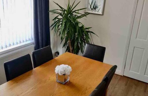 Lancaster House | Coniston House Lancaster 3 bedrooms Parking and Garden