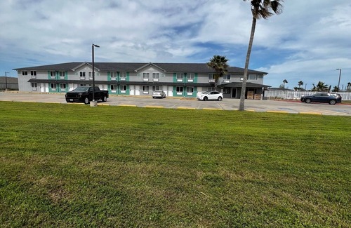 Aransas Pass Hotel | Conn Brown Harbour Inn