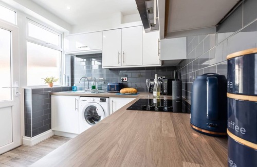 Preston House | Connaught House | Wi-Fi, Parking, Contractors