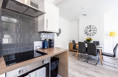 Preston House | Connaught House | Wi-Fi, Parking, Contractors