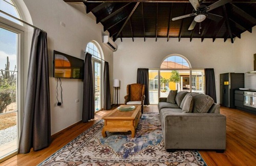 Santa Cruz House | Connect with nature through a mix of luxurious and striking details.