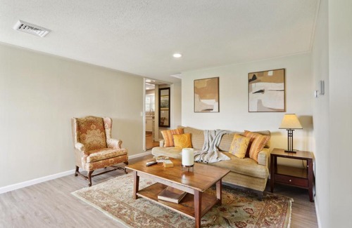 Morris House | Connecticut Retreat Steps to Historic Downtown!