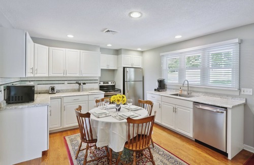 Morris House | Connecticut Retreat: Steps to Historic Downtown!