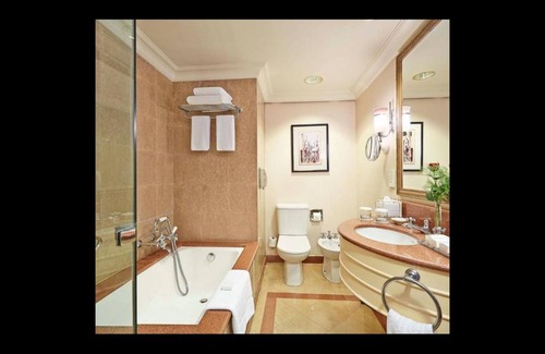 Downtown Cairo Bed & Breakfast | Conrad Cairo Hotel & Casino