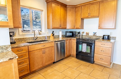 Yachats House | Conrad Cottage - Expansive ocean views