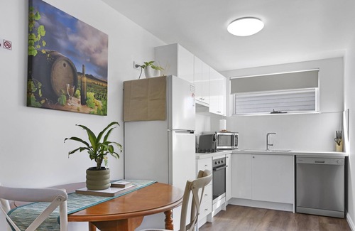 Orange Apartment | Conservatorium Villa 1 - Very Central - with Netflix & Disney Plus