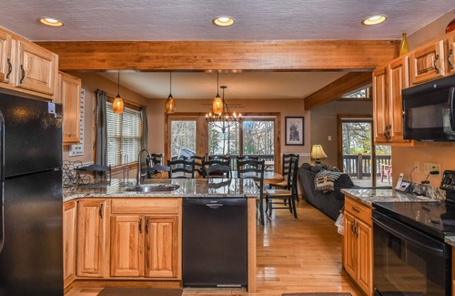 North Glade Hills House | Constantly Cozy | Lakefront + Community Amenities