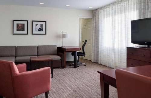 Dallas Hotel | Construction Workers Welcome! Relaxing Stay Near Sites! Laundry & Dry Cleaning