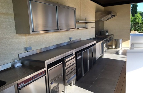 Arpaillargues-et-Aureillac Villa | Contemporary prestige villa for 10 people with air conditioning and heated swimming pool