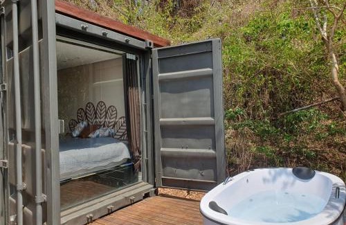 Brotas Ski Chalet | Container Beija-Flor com SPA e Cachoeira
