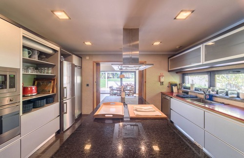 Charneca de Caparica e Sobreda Villa | Contemporary style villa, pool, overlooking golf fairway, near stunning beaches