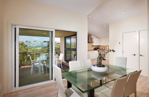 Solana Beach House | Contemporarily Designed Townhome With Fabulous Ocean Views !