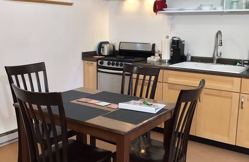 Juneau House | Contemporary 1 bd House, minutes to airport & ferry