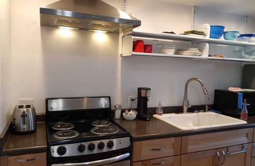 Juneau House | Contemporary 1 bd House, minutes to airport & ferry