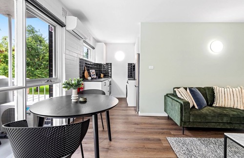 Parkville Apartment | Contemporary 1-Bed Apartment with Park Views