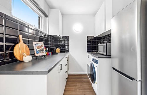 Parkville Apartment | Contemporary 1-Bed Apartment with Park Views