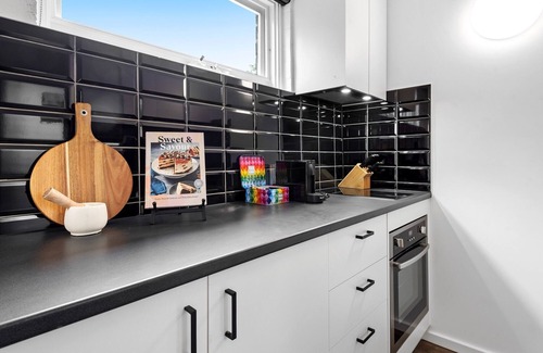 Parkville Apartment | Contemporary 1-Bed Apartment with Park Views