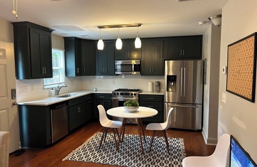 Tuxedo Park Apartment | Contemporary 1 Bedroom; Buckhead
