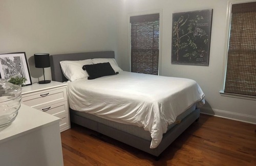 Tuxedo Park Apartment | Contemporary 1 Bedroom; Buckhead