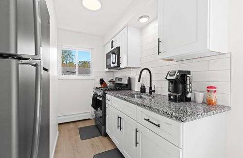 Mount Clemens Apartment | Contemporary 1BR, Fast WiFi, Pet-Friendly