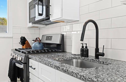 Mount Clemens Apartment | Contemporary 1BR, Fast WiFi, Pet-Friendly