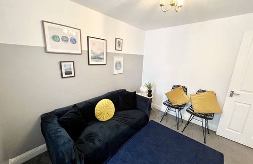 West Hendon Apartment | Contemporary 2 bed Apt Close to Mall with Free Parking & Fast Wifi