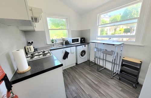 Fortune Green Apartment | Contemporary 2 bedroom apartment
