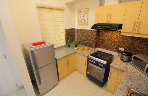 Sampaloc Apartment | Contemporary 2 Bedroom Penthouse Unit w Reserve Parking & Amazing City View