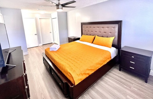The Hammocks Apartment | Contemporary 2 bedrooms condo