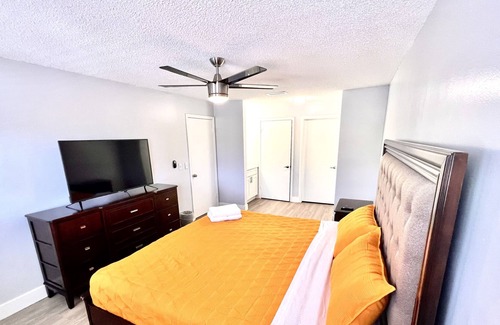 The Hammocks Apartment | Contemporary 2 bedrooms condo