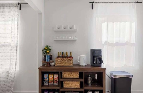 Southeastern Sacramento House | Contemporary 2B/1BA Pad in the Prime of Sacramento