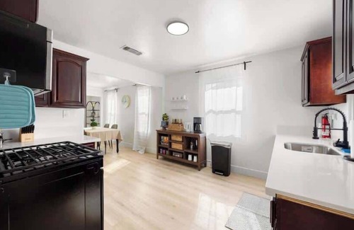Southeastern Sacramento House | Contemporary 2B/1BA Pad in the Prime of Sacramento