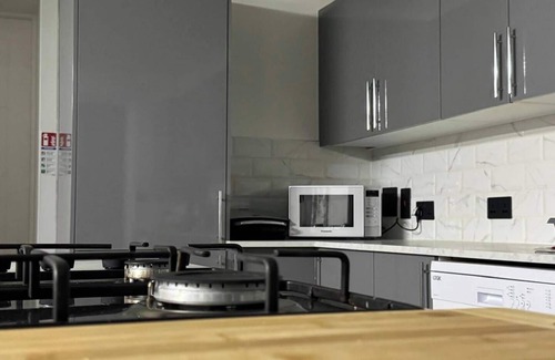 West Thurrock House | Contemporary 2bed house with Parking