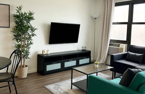 East Hyde Park Apartment | Contemporary 2BR Apartment in Vibrant Hyde Park