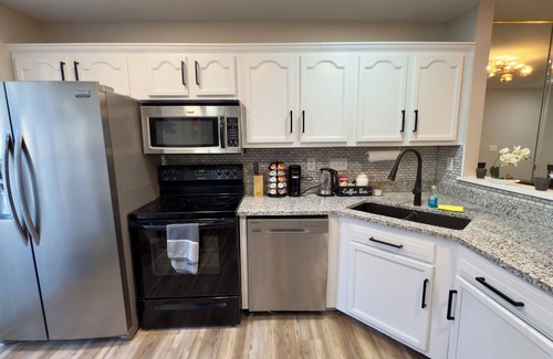 Prosperity Church Road House | Contemporary 3-bedroom townhome with WiFi, AC in Charlotte University area