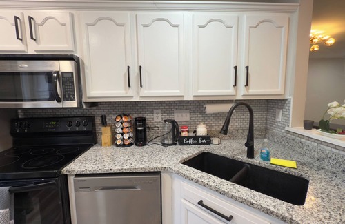 Prosperity Church Road House | Contemporary 3-bedroom townhome with WiFi, AC in Charlotte University area