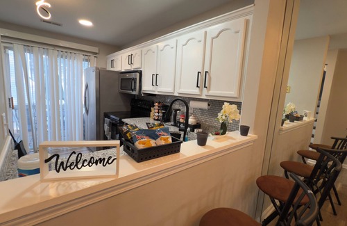 Prosperity Church Road House | Contemporary 3-bedroom townhome with WiFi, AC in Charlotte University area