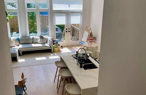 New Toronto House | Contemporary 3BR Family-Friendly Oasis Close to the Lake