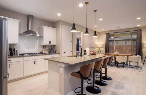 Mesa Del Sol Innovation Park House | Contemporary 3BR Getaway with Workspace!