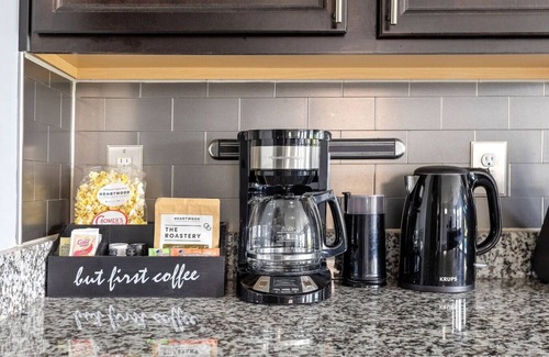 Columbia House | Contemporary 3BR | Mins to FT Jackson | Sleeps 7