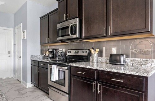 Columbia House | Contemporary 3BR | Mins to FT Jackson | Sleeps 7